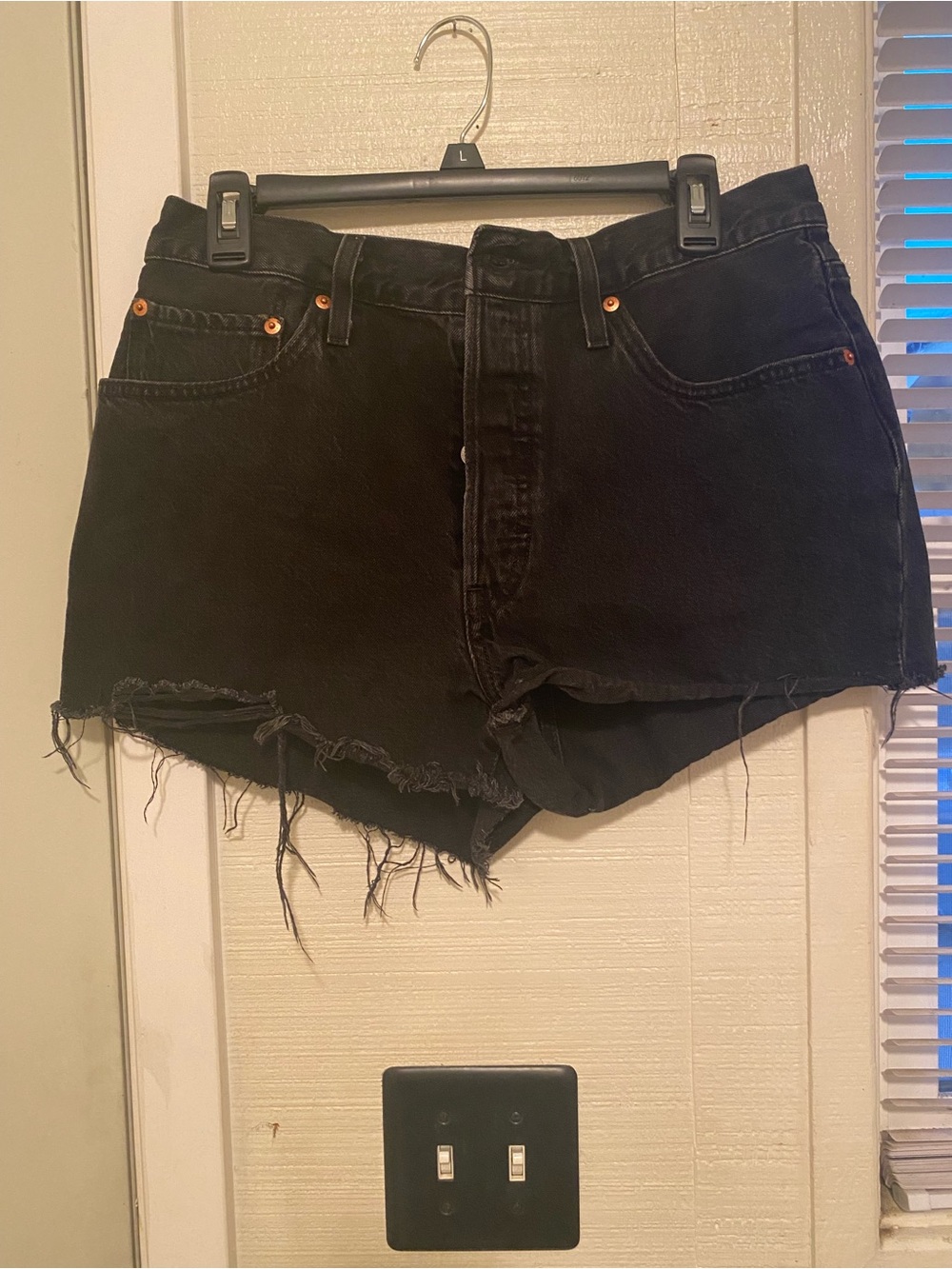 Levi's Black High-Rise Frayed Hem Denim Shorts,w32